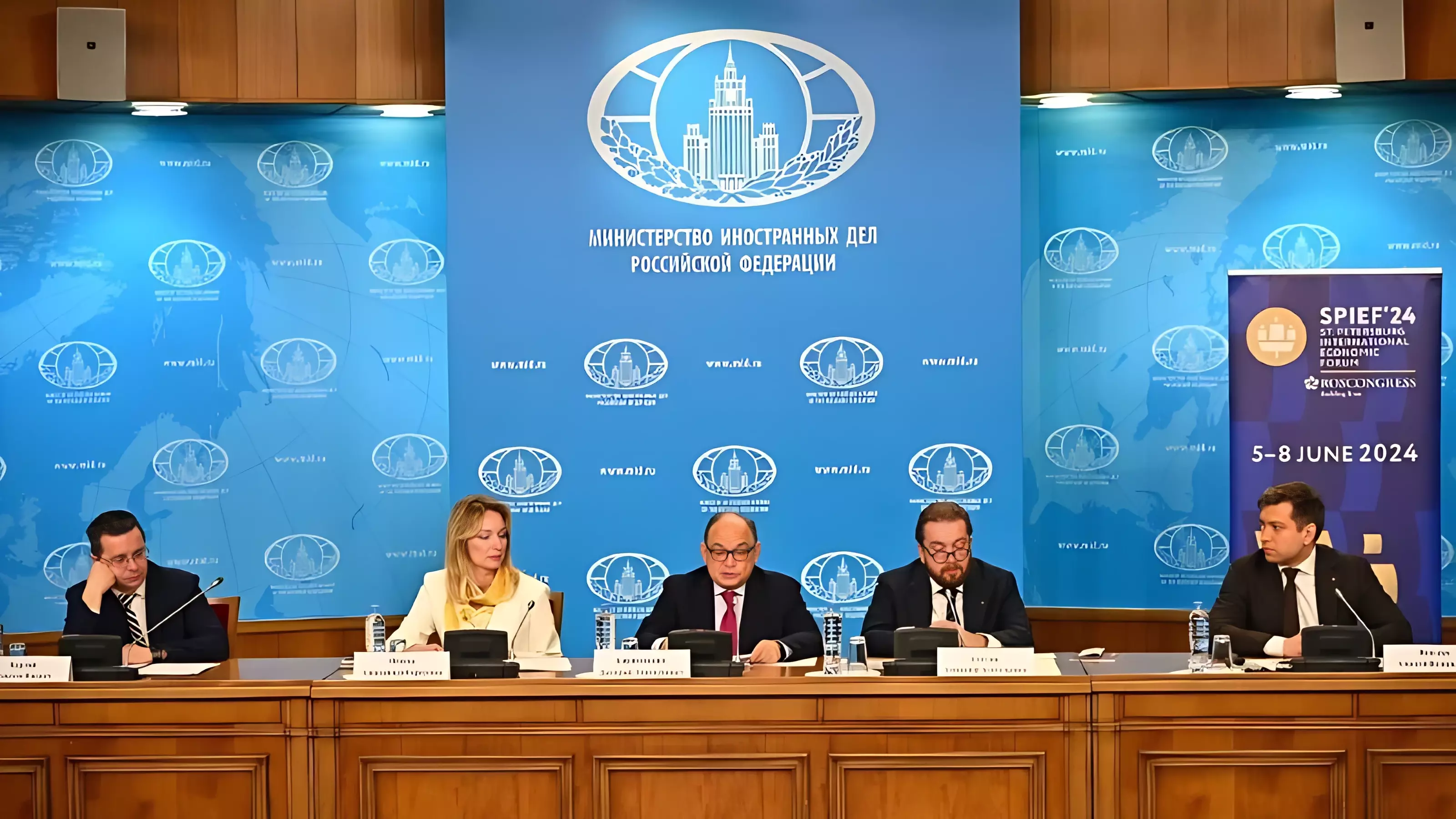 Российский МИД пригласил послов иностранных государств на презентацию ПМЭФ-2024